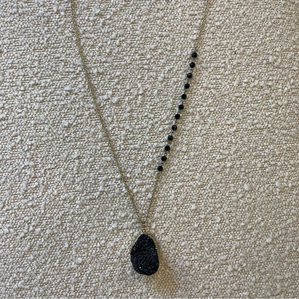 Elegant Black and Gold Pendant Necklace